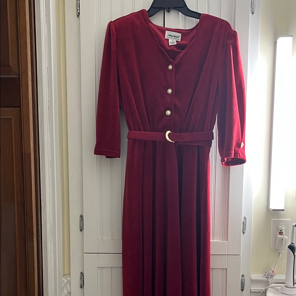 Anthony Richards Elegant Burgundy Long Sleeve Dress